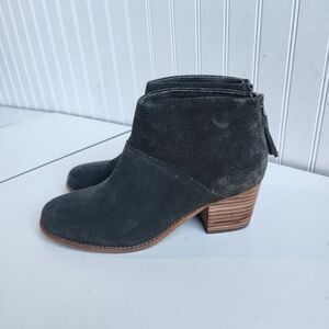 $119 TOMS Leila Olive Green Suede Ankle Booties Block Heel Fall Boot 8 W WIDE